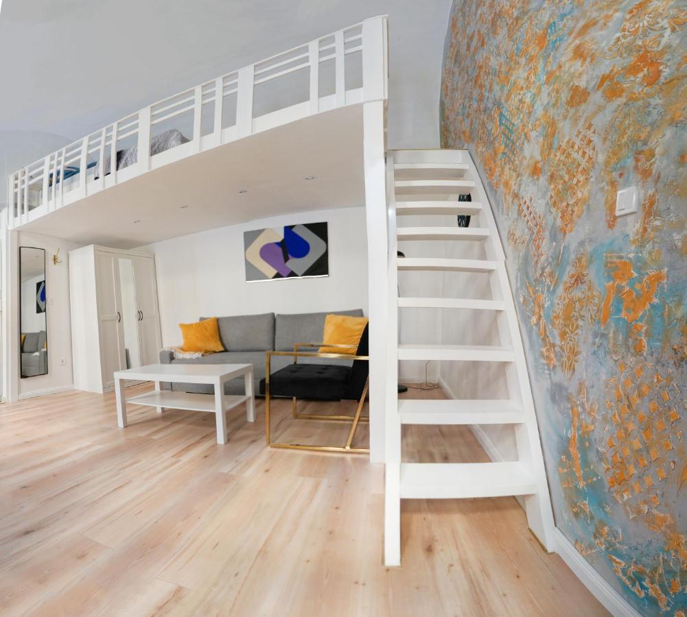 Goldart Design Apartment In The Heart Of Budapesta Exterior foto