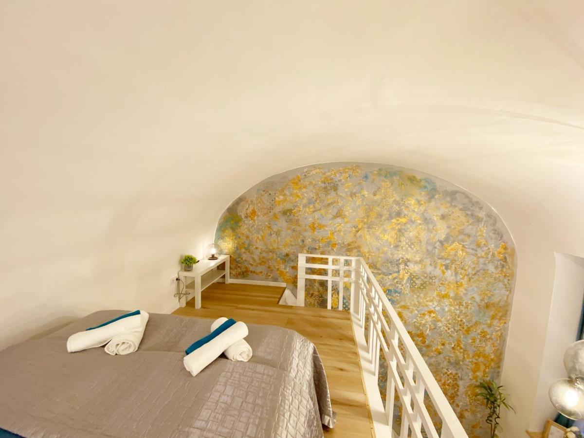 Goldart Design Apartment In The Heart Of Budapesta Exterior foto